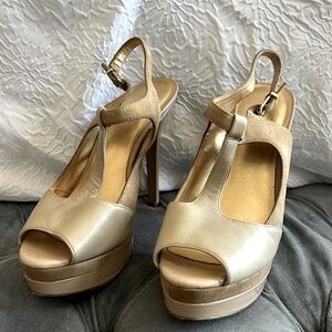 Woman’s Beige Heels